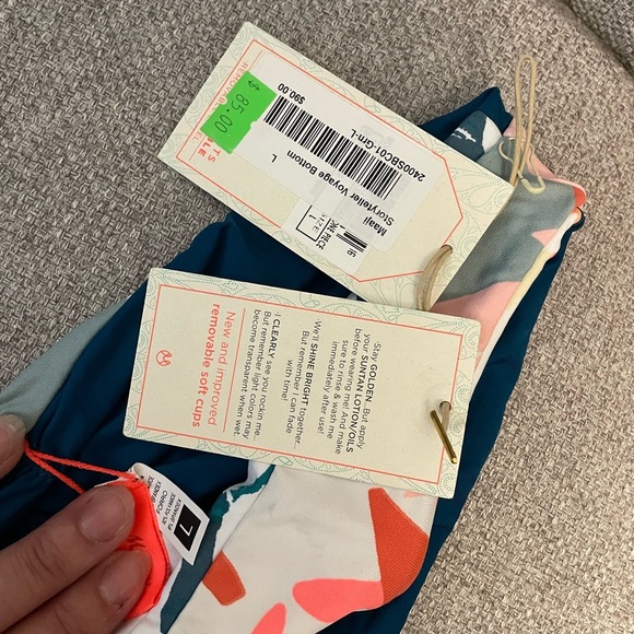 Maaji - Storyteller Voyage Bikini
Bottom- reversible- NWT - Picture 6 of 6